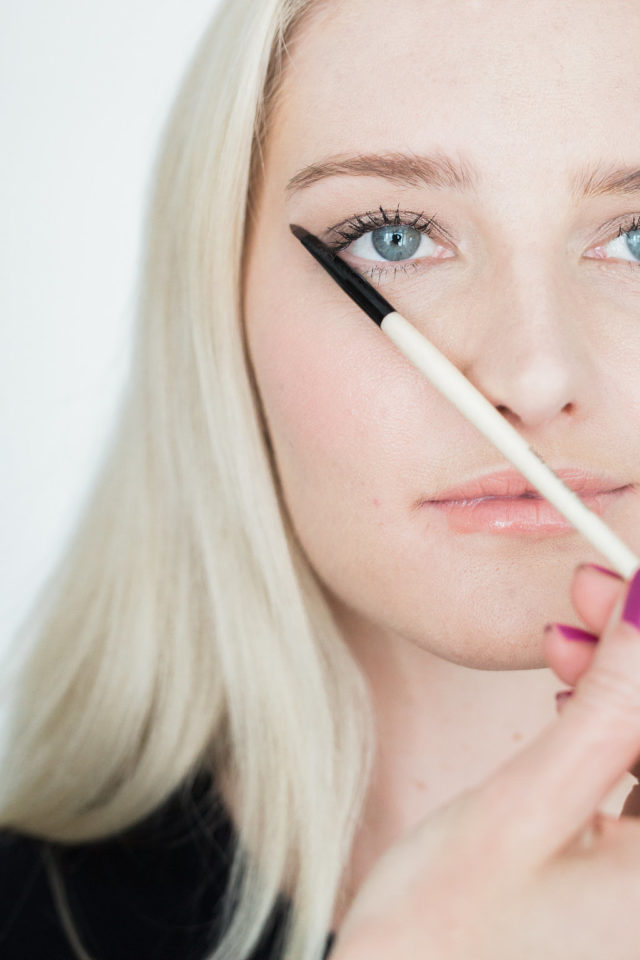 How to achieve the perfect winged eye liner