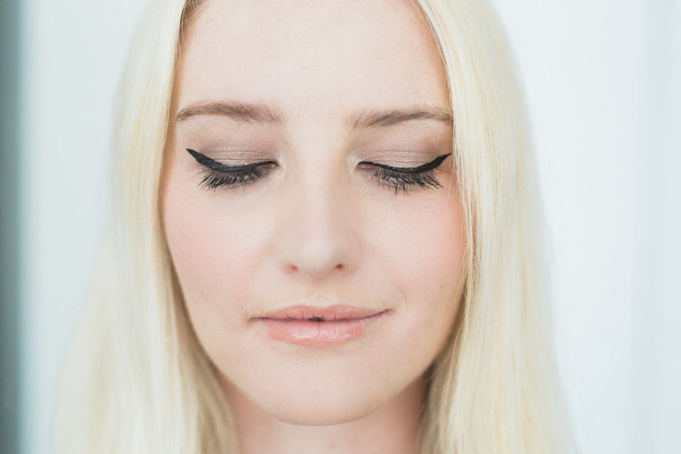 How to achieve the perfect winged eye liner