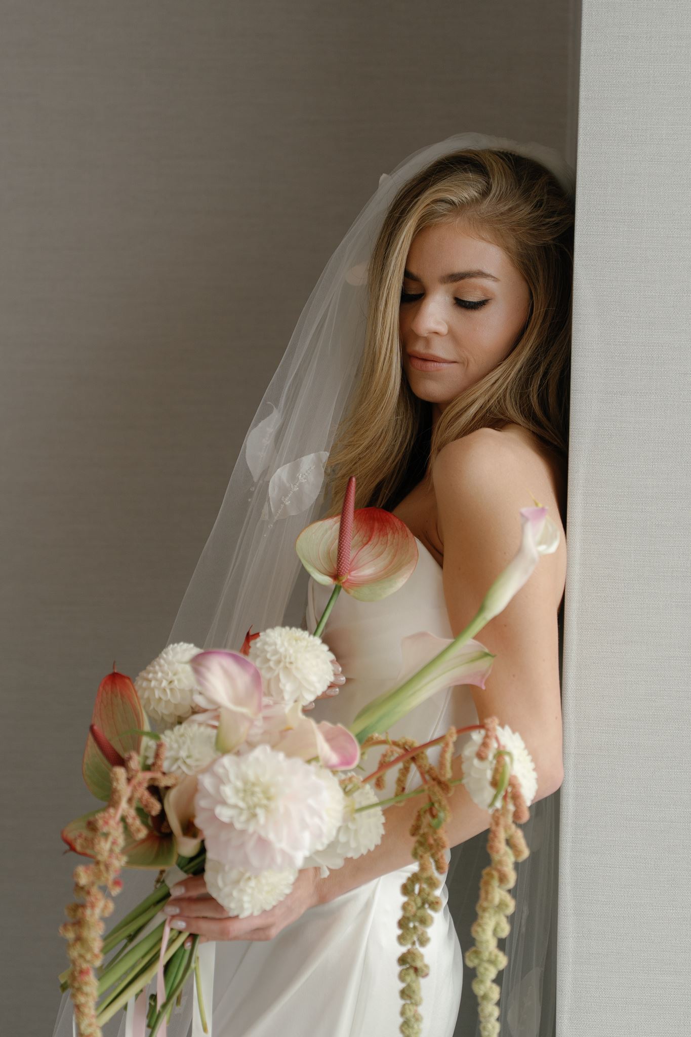 A Modern North Vancouver Wedding at Polygon Gallery